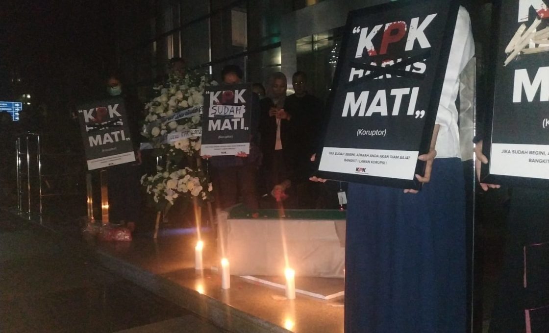 Aksi Malam Duka, Bentuk Kekecewaan Terhadap Sah-nya UU KPK