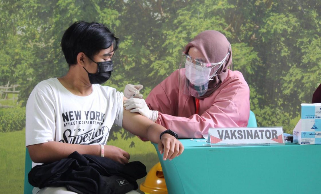 UPNVJ Selenggarakan Vaksinasi Massal Tahap Pertama