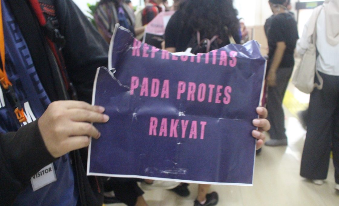 Sidang Putusan Praperadilan Delpedro Dililit Represifitas Aparat