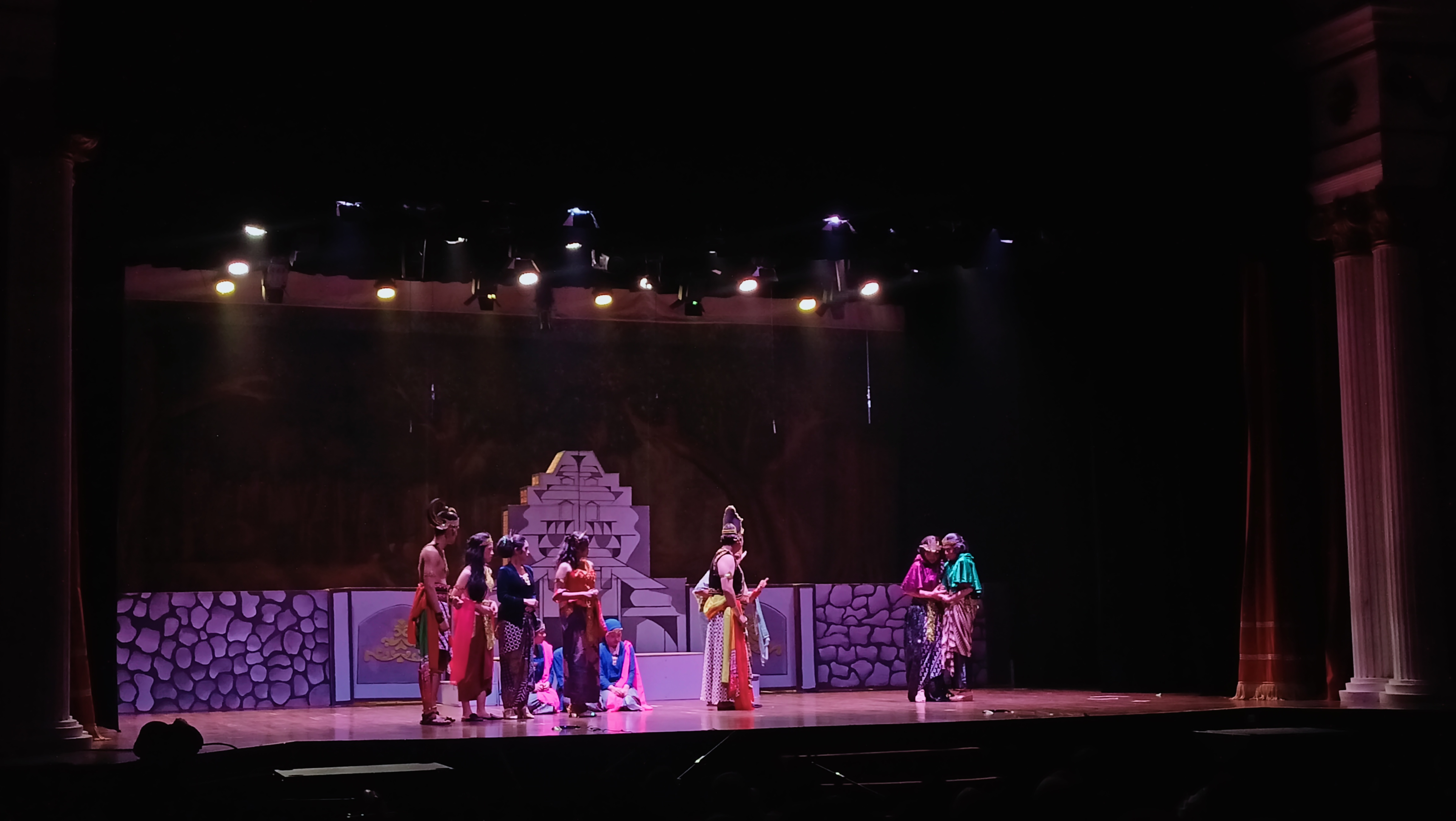 Menyulam Kembali Legenda Nyi Roro Kidul melalui Teater Mantra Cinta Kandita