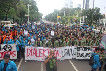 Peringati Hardiknas, Mahasiswa UPNVJ  Suarakan Isu Pendidikan di Dua Titik