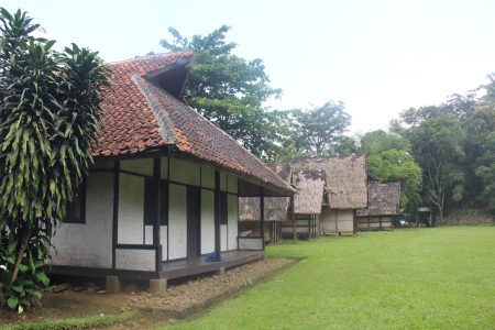 Jejak Peradaban Sunda di Kampung Adat Sindang Barang
