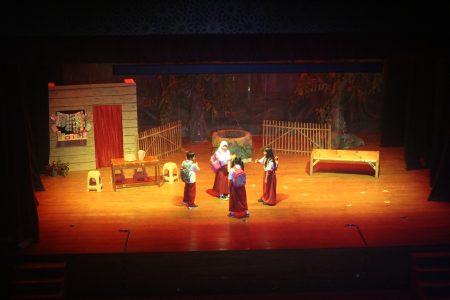Merajut Nilai Persahabatan Lewat Pementasan Teater Hompimpa Yuk!