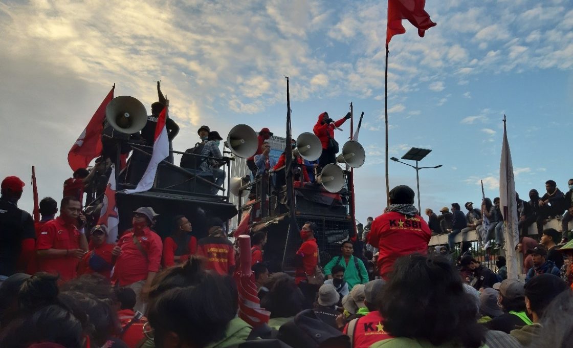 Tolak Omnibus Law, GEBRAK Gelar Aksi di Depan DPR