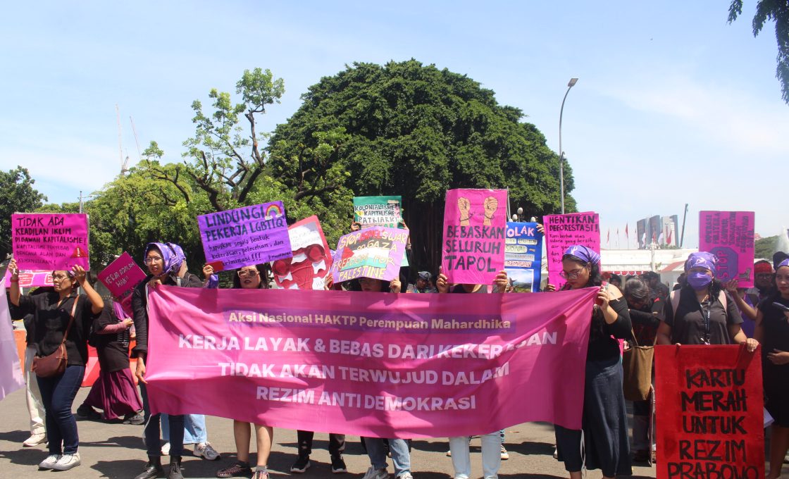 Perempuan Tuntut Lingkungan Kerja Layak dan Ruang Aman pada Aksi HAKTP