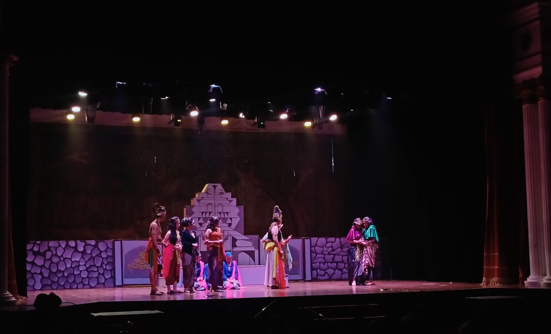 Menyulam Kembali Legenda Nyi Roro Kidul melalui Teater Mantra Cinta Kandita