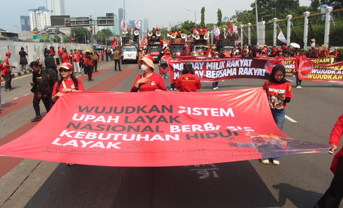 Nasib Buruh di Bawah Bayang-Bayang Upah Rendah dan Militerisasi