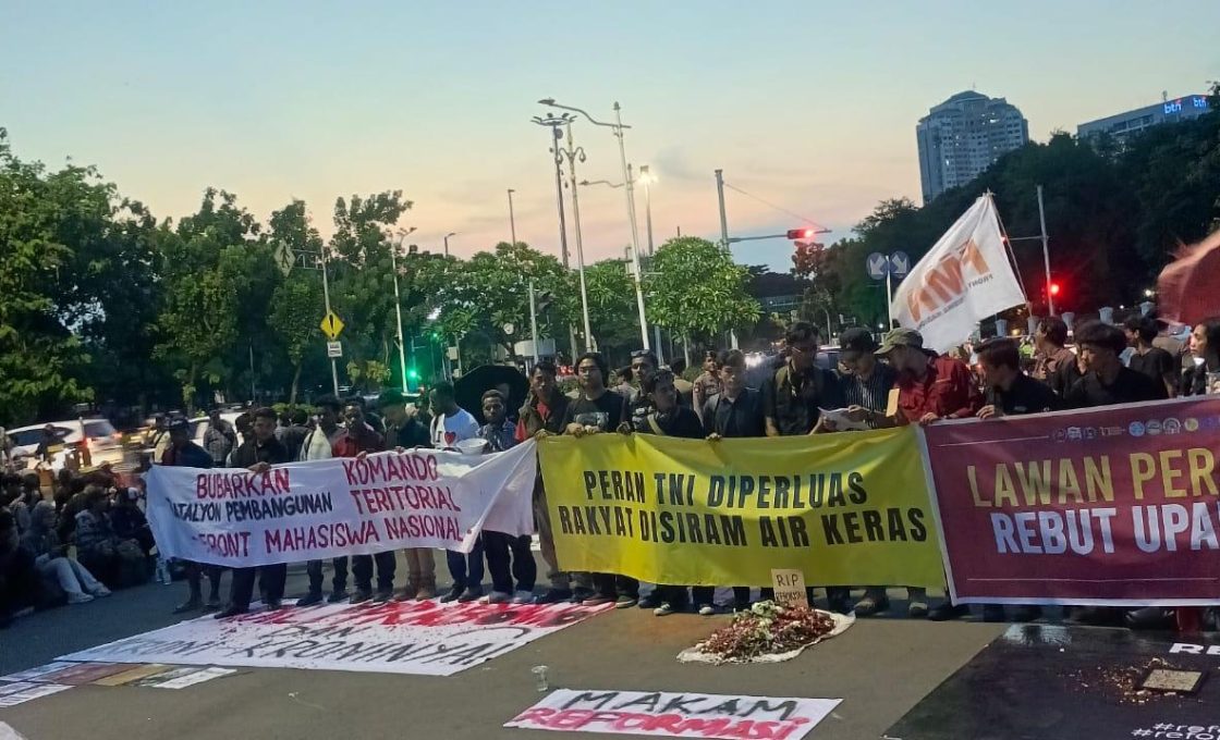 Aksi Kamisan ke-908 Kritik Dominasi Militerisasi dan Kemunduran Demokrasi