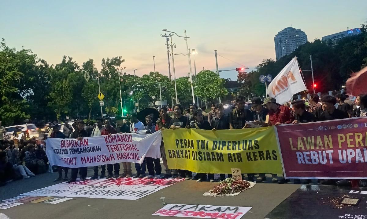Aksi Kamisan ke-908 Kritik Dominasi Militerisasi dan Kemunduran Demokrasi