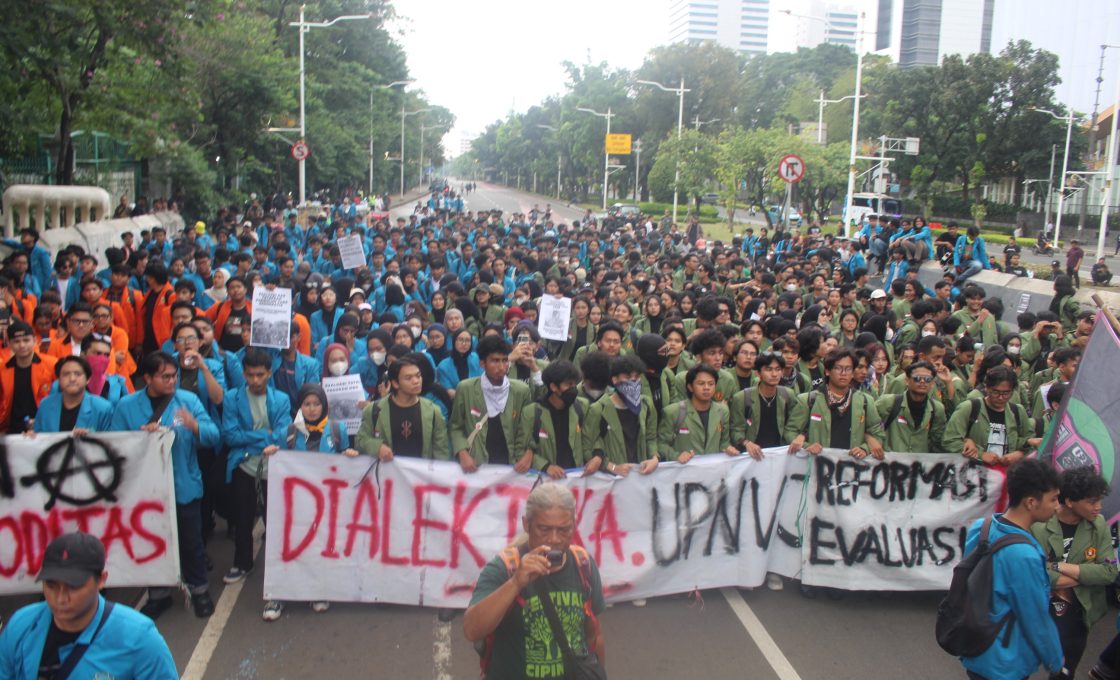 Peringati Hardiknas, Mahasiswa UPNVJ  Suarakan Isu Pendidikan di Dua Titik