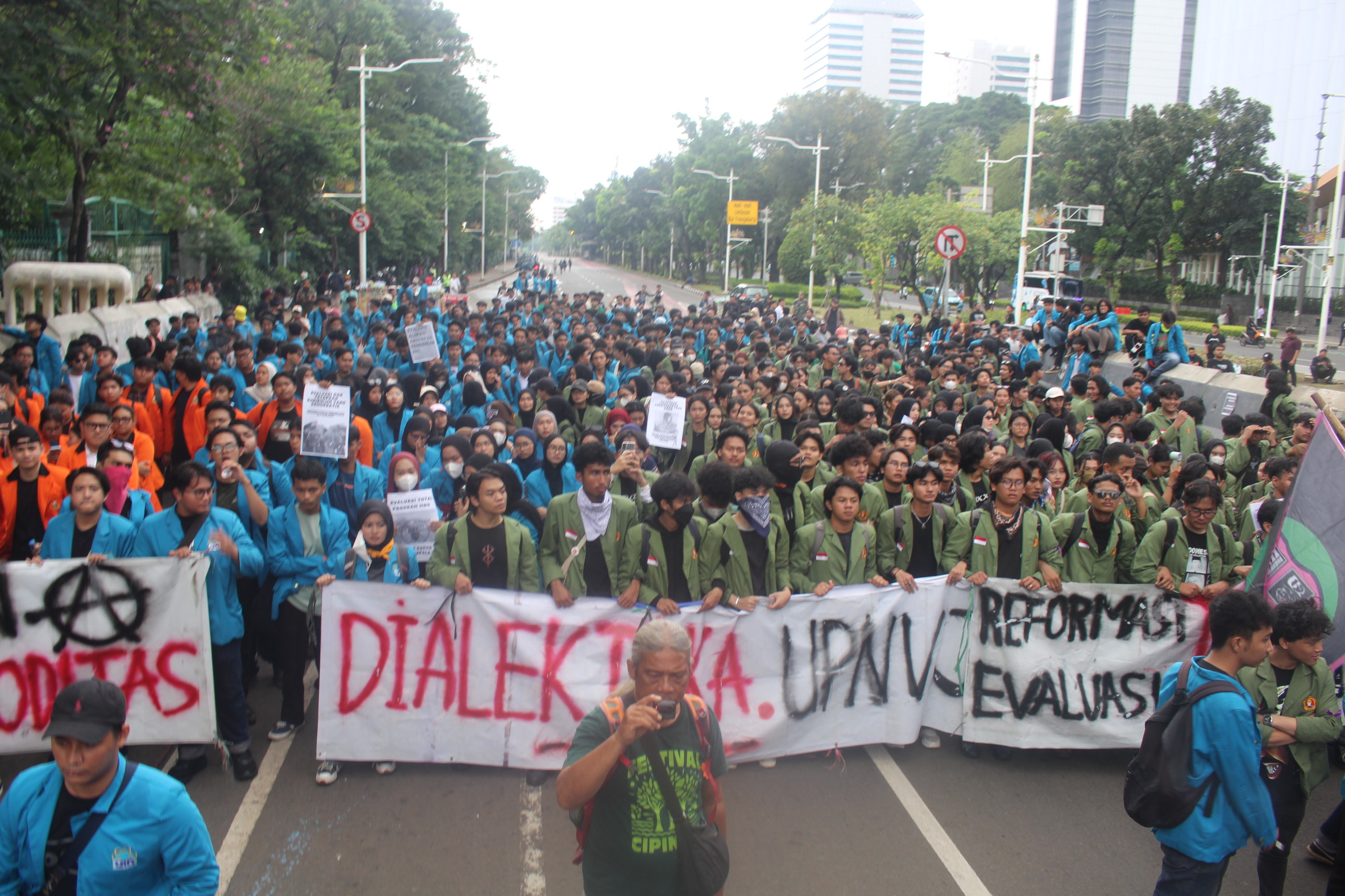 Peringati Hardiknas, Mahasiswa UPNVJ  Suarakan Isu Pendidikan di Dua Titik
